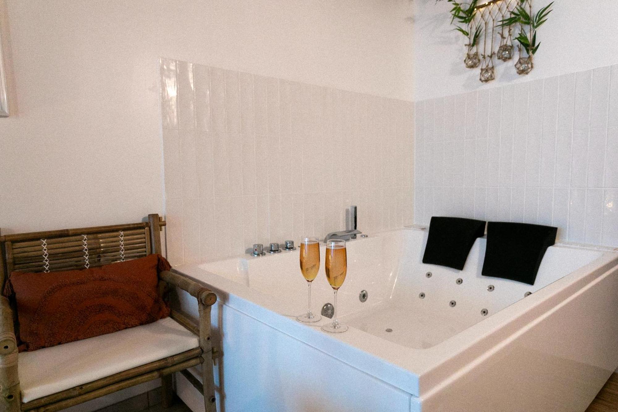 Bali Serenity Balneo Et Lit Rond Lagnieu Zewnętrze zdjęcie